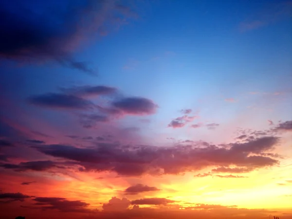 Fotoğraf gökyüzü günbatımı geçmiş