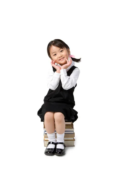 Menina Chinesa Senta Uma Pilha Livros — Fotografia de Stock