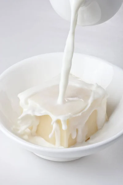 Chinese Traditional Soy Dessert Milk Pouring — Stock Photo, Image