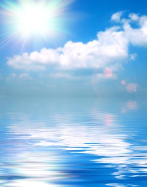 Yüzey su dalgalanma ve yumuşak gökyüzü ve bulutlar backg yansıması