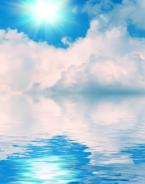 Ondulación de agua superficial y reflejo de cielo suave y nubes espalda — Foto de Stock