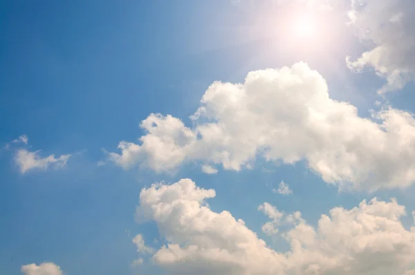 青い空と雲の概要 — ストック写真