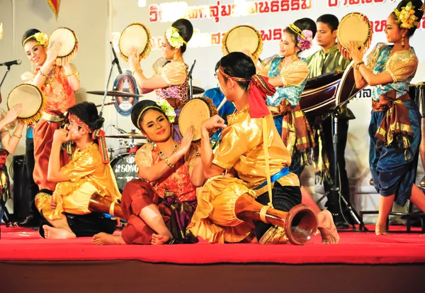 Lo spettacolo culturale di drum dance — Foto Stock