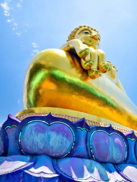 Golden Buddha statue — Stock Photo, Image