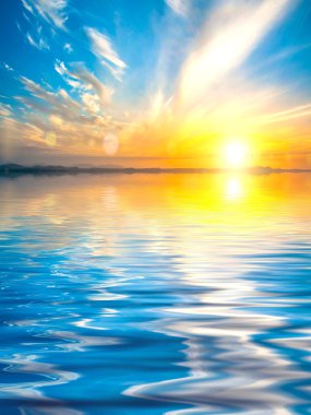 Su ve gökyüzü arkaplanı dalgalı yüzey