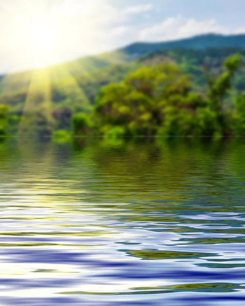 Superficie Ripeada de agua y desenfoque fondo de la naturaleza —  Fotos de Stock