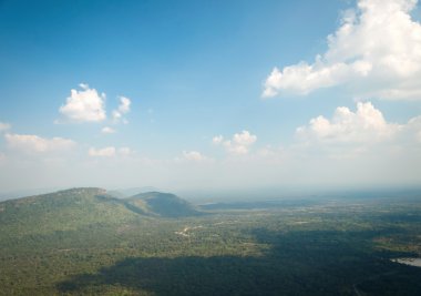 Tepenin üzerinde serinletici bir atmosfer
