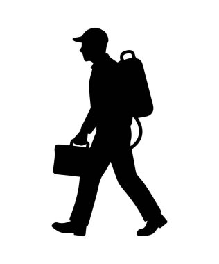 Haşere kontrol işçisi silueti işe hazırlanan ekipmanlarla yürüyor