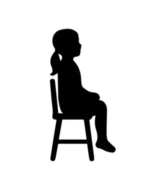 Yüksek sandalye ikonunda oturan kız bebek silueti