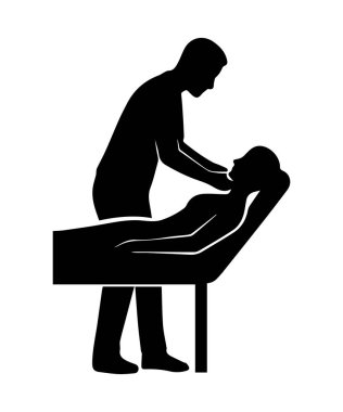 Terapist, spa ya da sağlık merkezindeki bir müşteriye rahatlatıcı yüz masajı yapıyor.