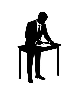 Takım elbiseli bir adam masa başında duruyor, evrak yazıyor, imzalıyor ya da okuyor.