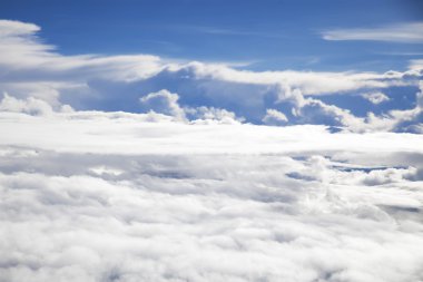 Güzel manzarası görünümü hava uçak bulutların üstünde