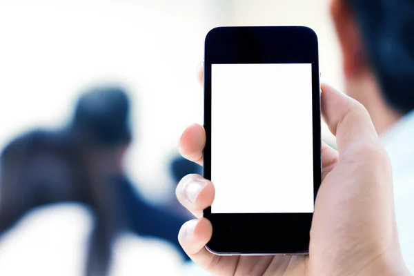 El ele tutuşan telefon