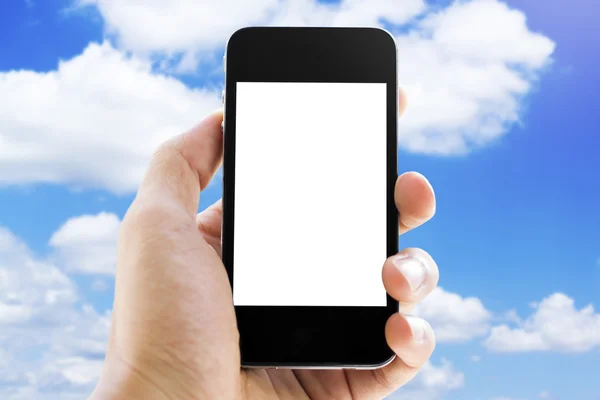 Ruce drží telefon na pozadí oblohy — Stock fotografie