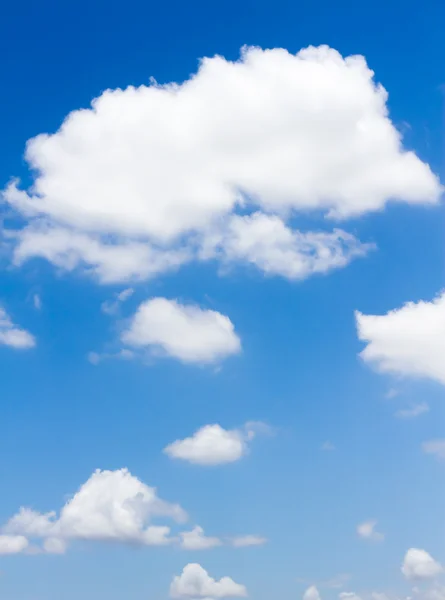 Nube en el cielo azul —  Fotos de Stock