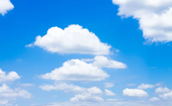 Nube en el cielo azul — Foto de Stock