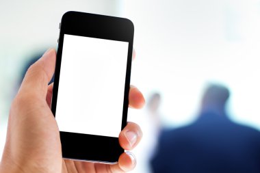 el telefon insanlar üzerinde arka plan tutarak.