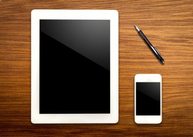 Tablet ve kalem ile akıllı telefon