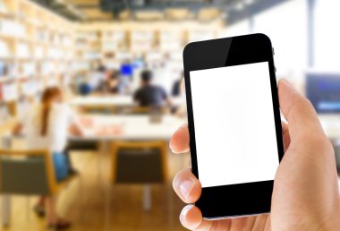 Akıllı telefon Kütüphane arka planda tutan el