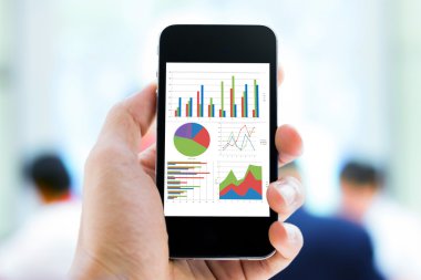 grafik analiz ile cep telefonu tutan el