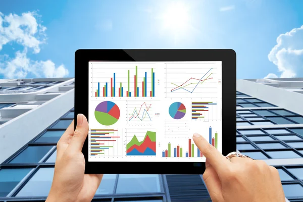 Digital tablet  with analyzing graph — Stock Photo, Image
