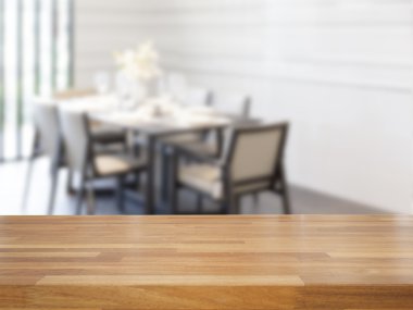 Boş ahşap masa ve yemek odası tablolar arka plan
