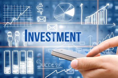 El iş planı kavramı çizim ile akıllı telefon tutarak