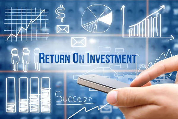 El iş planı kavramı çizim ile akıllı telefon tutarak