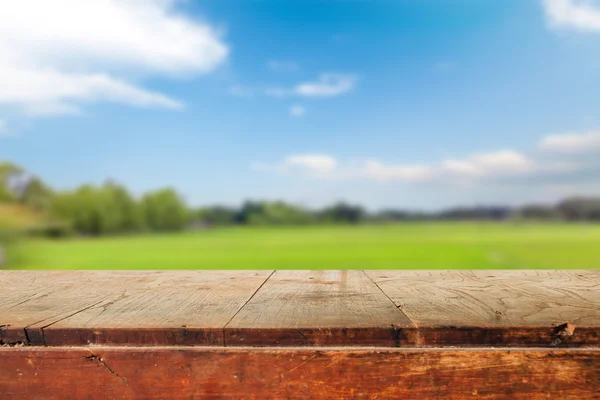 Empty table and field of grass and perfect sky background — Stock Photo, Image