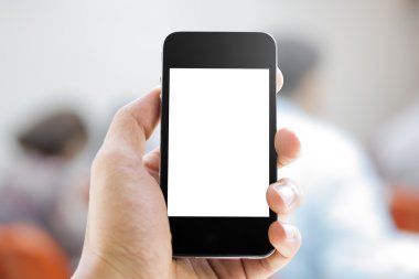 Eller adamın boş ekran ile akıllı telefon tutarak yakın çekim