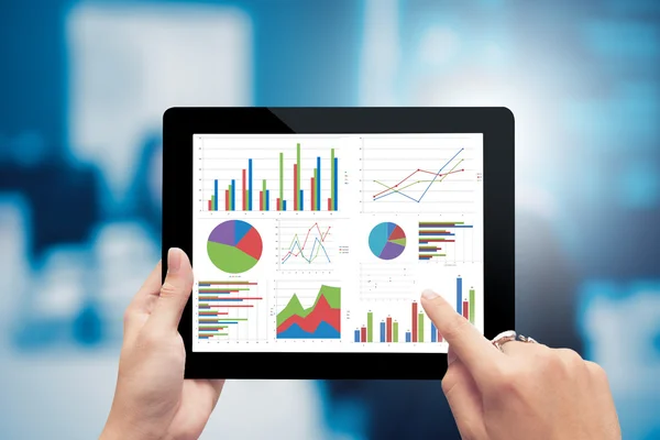 Closeup hand holding digital tablet show analyzing graph — Stock Photo, Image