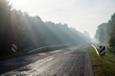 Siste yol üzerinde ışık ışınları