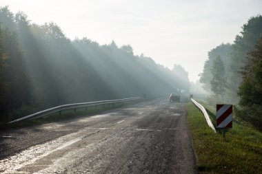 Siste yol üzerinde ışık ışınları