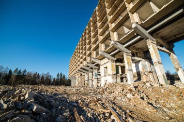 terk edilmiş binada Harabeleri