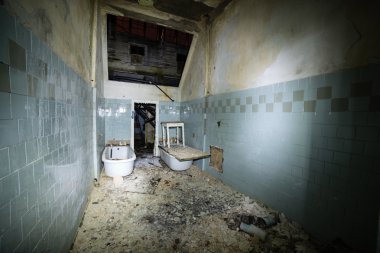 terk edilmiş binada Harabeleri