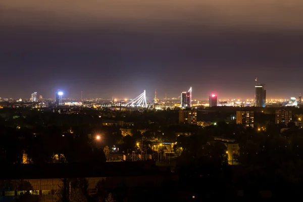 Длительное воздействие облаков над городом — стоковое фото