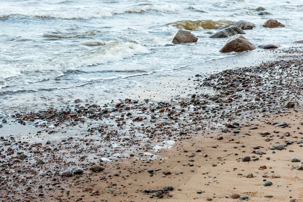 Vihar nagy hullám, a Balti-tenger partján — Stock Fotó