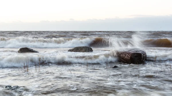 Sturm große Welle an der Ostsee — Stockfoto