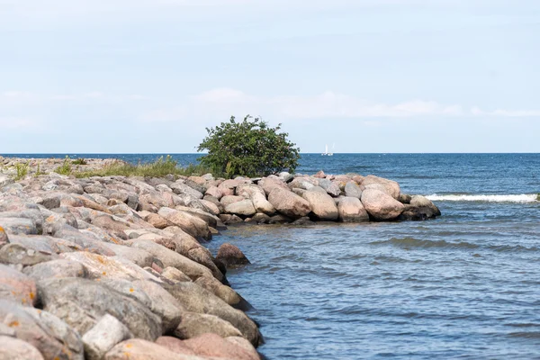 Vågor på stranden av Östersjön — Stockfoto