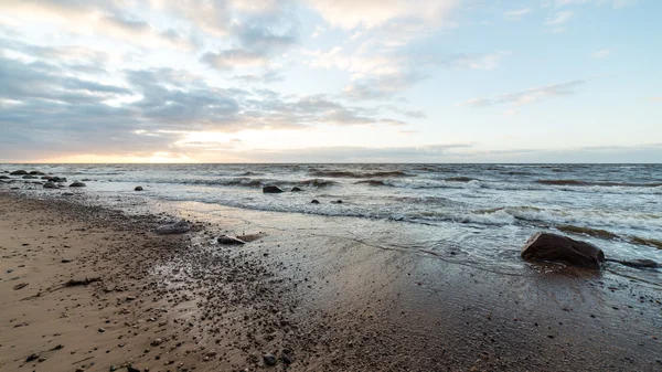 Storm Velká vlna na pobřeží Baltského moře — Stock fotografie