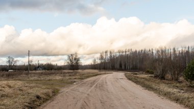 sonbaharda kırsalında boş yol