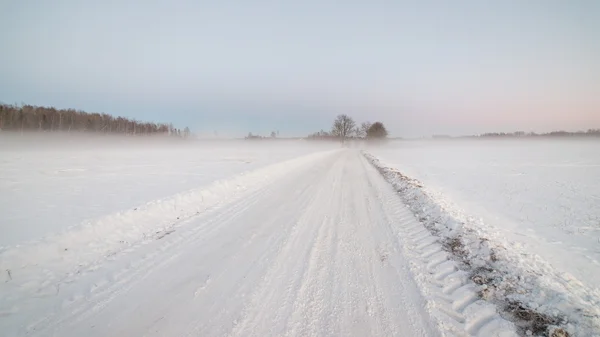Prázdné silnice na venkově v zimě — Stock fotografie