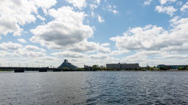 Panoramik nehir Riga, Letonya karşısında