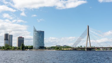 Panoramik nehir Riga, Letonya karşısında