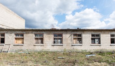 Terk edilmiş askeri yerleşim kalıntıları