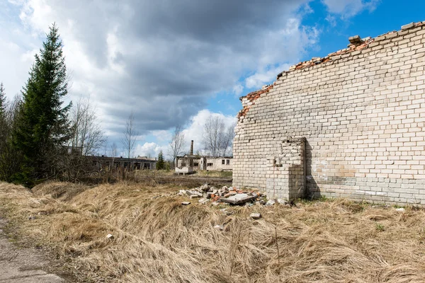 Terk edilmiş askeri yerleşim kalıntıları — Stok fotoğraf