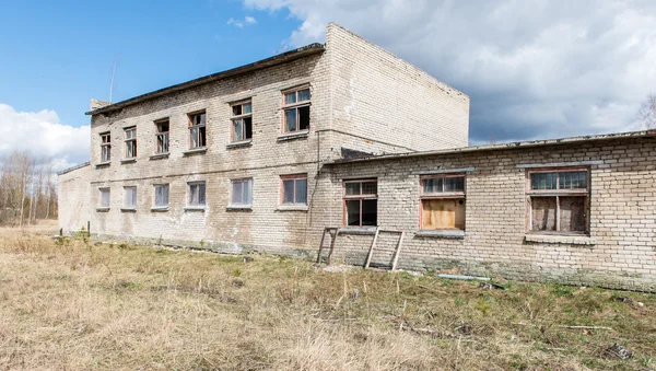 Ruines abandonnées de l'établissement militaire — Photo