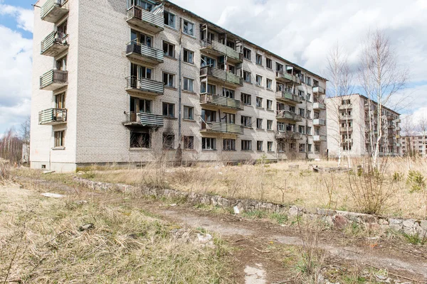 Ruinas abandonadas de asentamiento militar — Foto de Stock