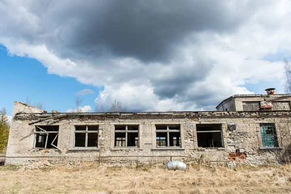 Ruinas abandonadas de asentamiento militar —  Fotos de Stock