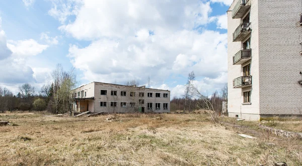 Katonai település elhagyatott romok — Stock Fotó